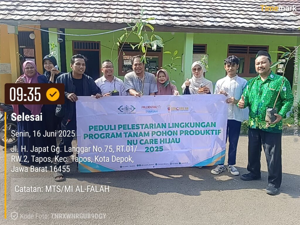 Pergunu Menyumbang Bibit Buah ke Yayasan Madrasah Al Falah Tapos