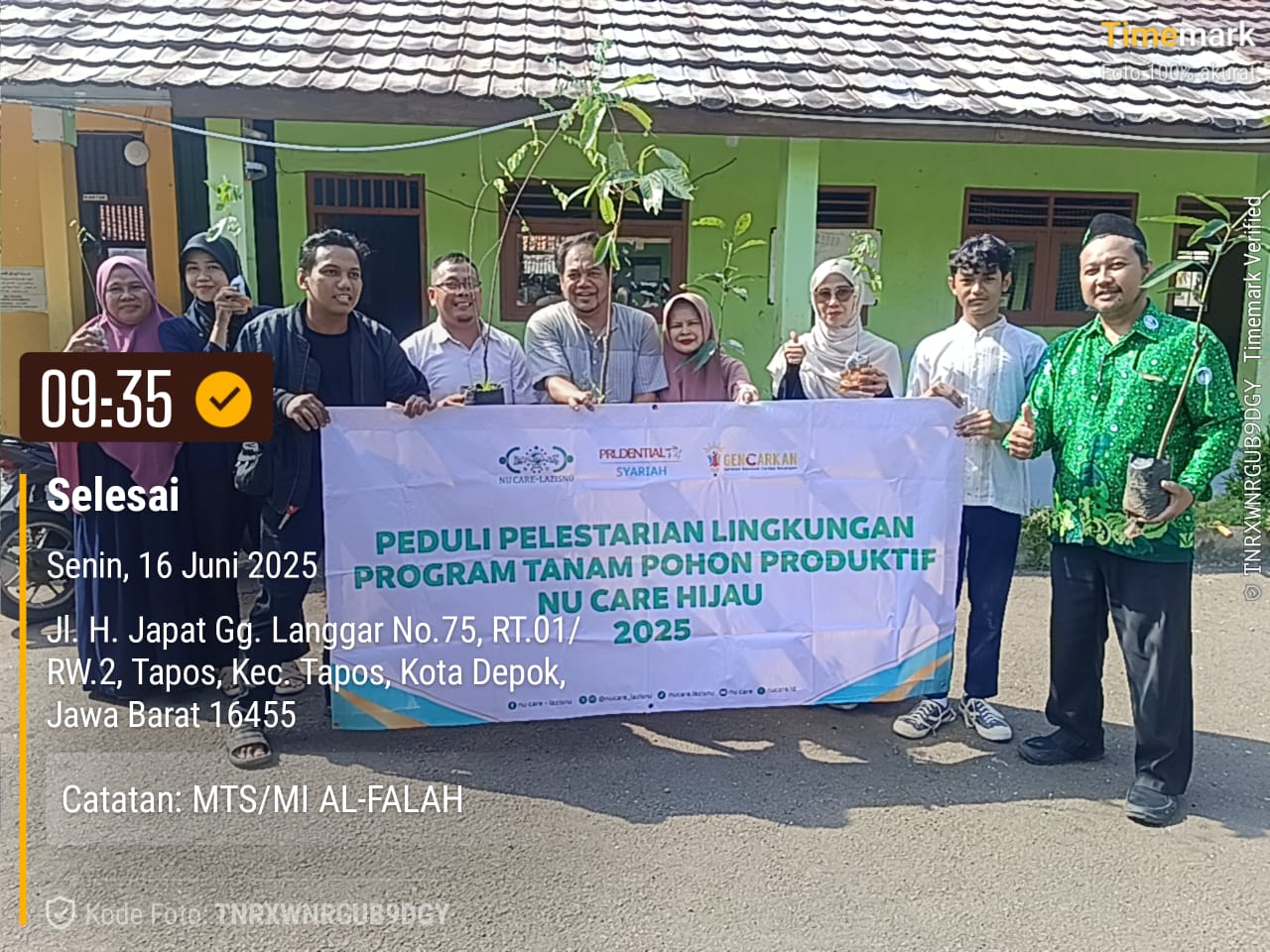 Pergunu Menyumbang Bibit Buah ke Yayasan Madrasah Al Falah Tapos