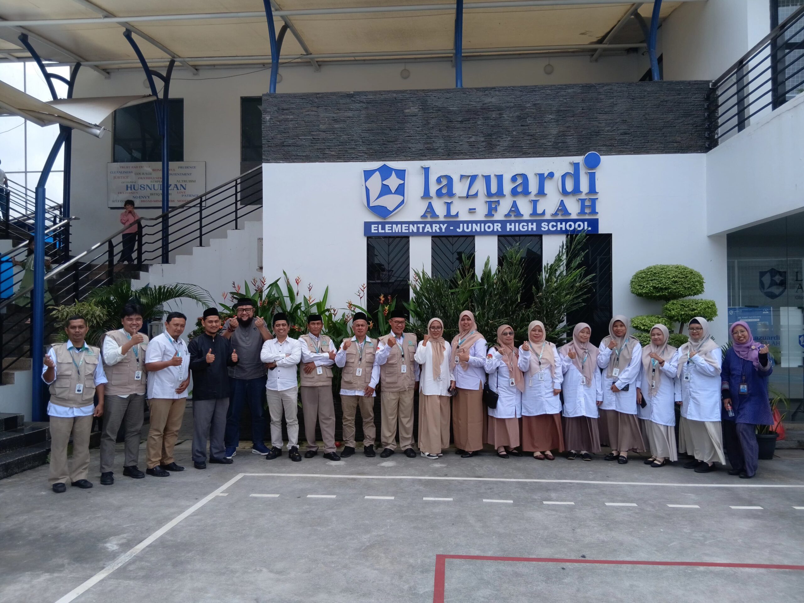MTs Nurul Falah Cimanggis Kunjungi SMP Lazuardi Al Falah, Pelajari Praktik Baik Manajemen Sekolah
